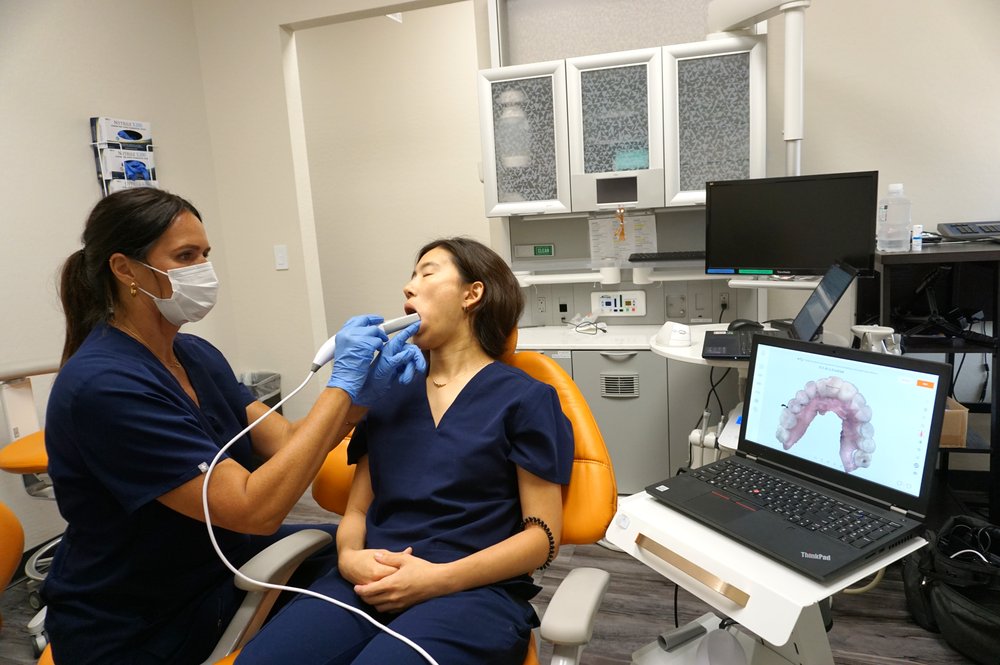 Mandibular scan — patient, scanner and laptop positioning, alternate angle